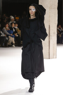 Yohji Yamamoto Fall 2018 Ready-to-Wear , Ёдзи Ямамото осень зима 2018 , Fashion show , неделя моды в Париже , PFW , Mainstyles